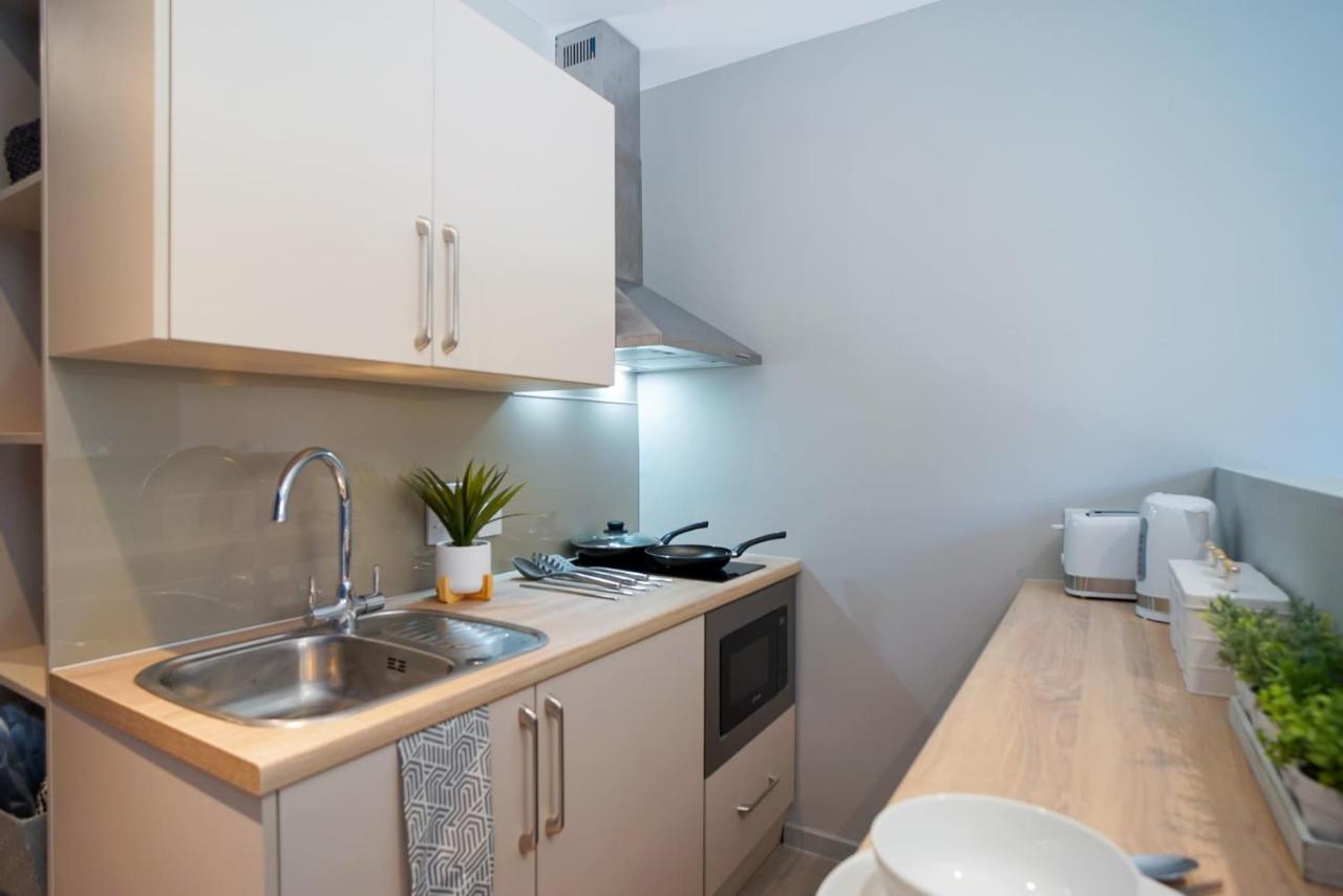 Bright Modern Studios And Private Bedrooms With Shared Kitchen At Straits Meadow Near Edinburgh City Centre Dış mekan fotoğraf